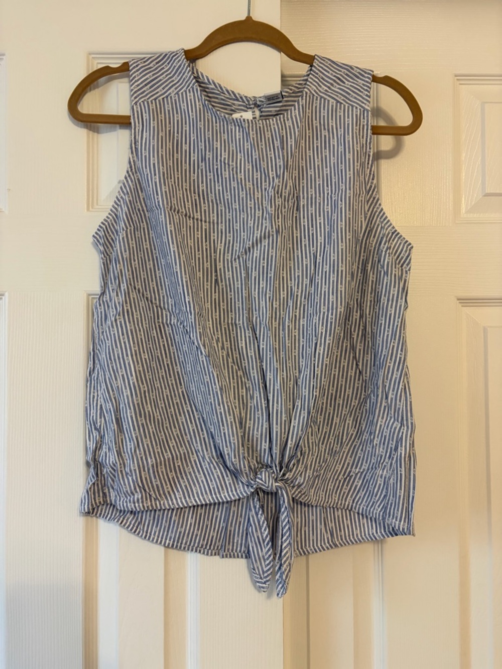 Old Navy Light Blue and White Striped Tie-Front Sleeveless Camisole new medium